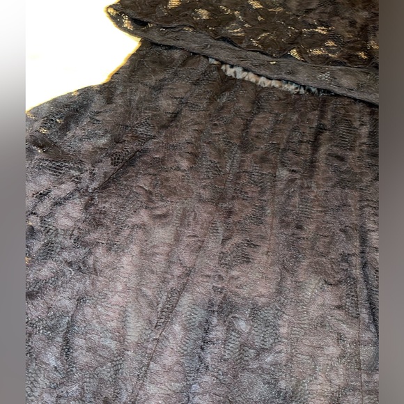 Two-piece sleeveless flutter sleeve top and midi skirt black lace gibsonlook - Picture 11 of 16